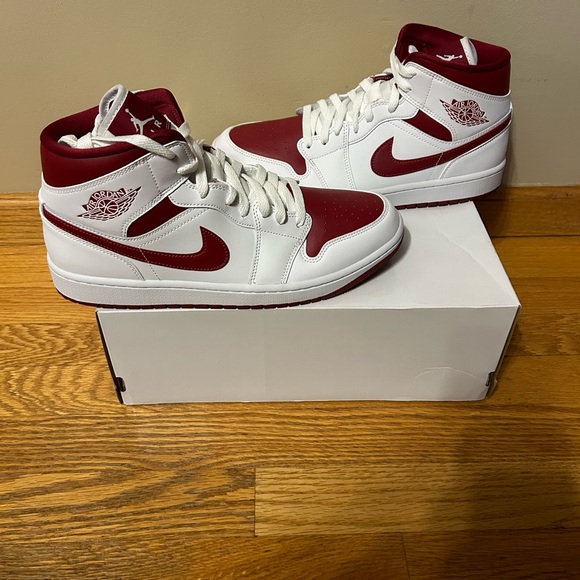 Air Jordan 1 Mid Women’s Size 11.5 (Men’s 10) Basketball Sneaker White Red